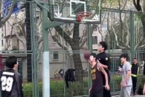 国产浓眉！CBA替补中锋鲁吐布拉，野球局随便隔扣